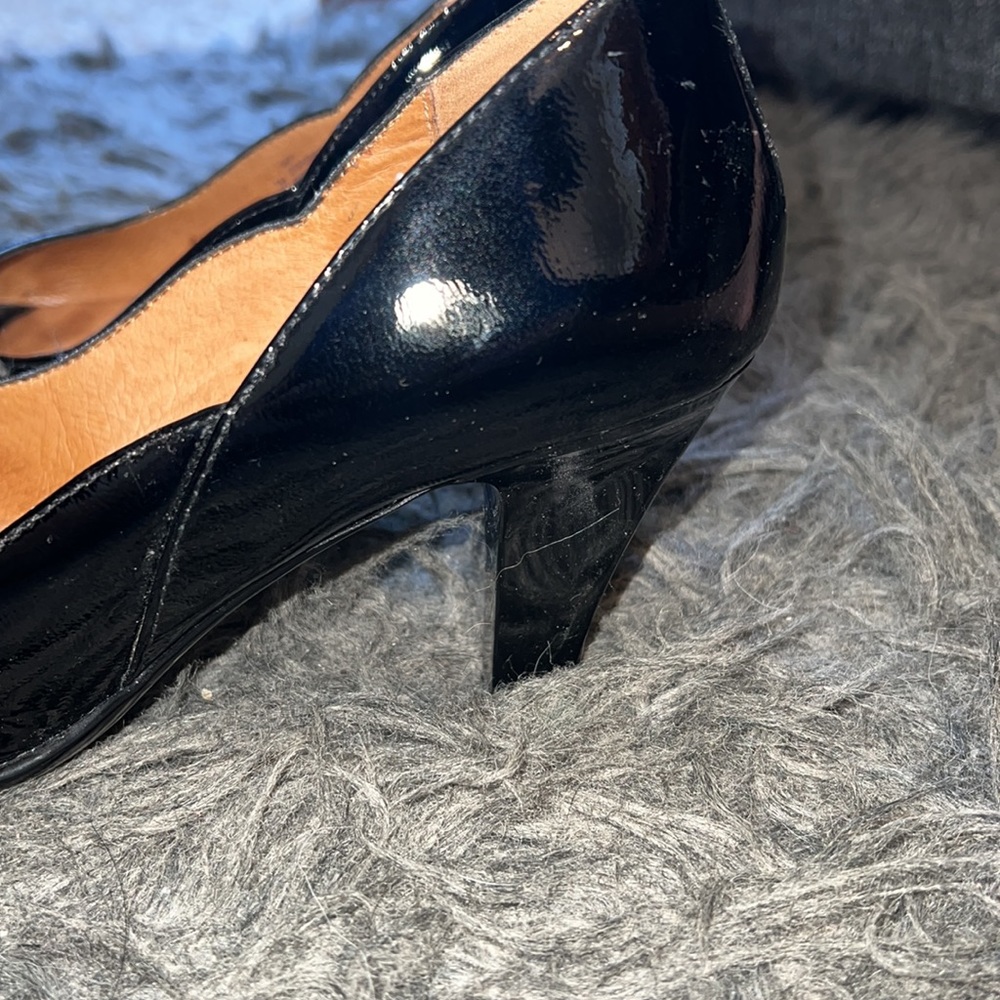 New Women's black patent leather peep told Sofft heels, size 7 - Picture 6 of 15